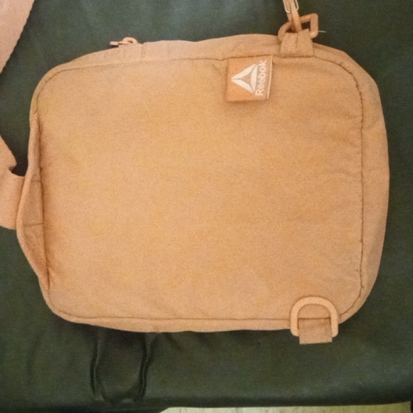 Mini Reebok backpack/shoulder pack - Picture 2 of 3